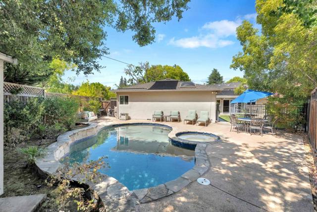 1249 Marilyn Court, Mountain View CA: https://media.crmls.org/mediaz/fb382026-674d-4547-9557-14d3f8d032e3.jpg