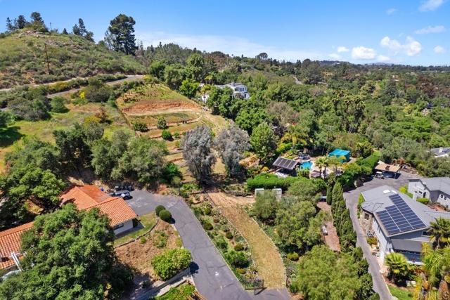 713 Quiet Hills Farm Road, Escondido CA: https://media.crmls.org/mediaz/fb3833a2-5b89-4eb9-a003-5e3cc77266f6.jpg