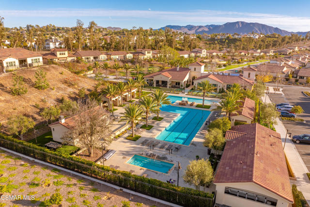2492 Rondell Road, Camarillo CA: https://media.crmls.org/mediaz/fb385143-feb4-4acd-a1fa-15d79d1f206c.jpg