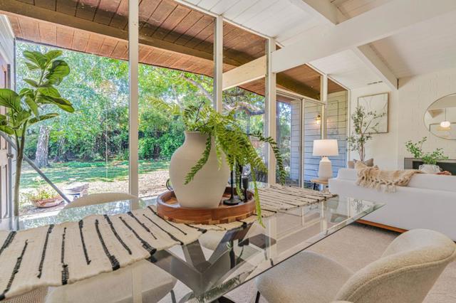 26 Roosevelt Circle, Palo Alto CA: https://media.crmls.org/mediaz/fb386539-07bd-481c-be16-cfa750b11f42.jpg
