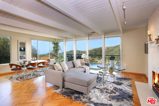 2231 GLOAMING Way photo 5