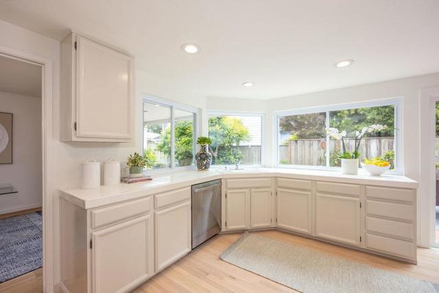 2008 Touraine Lane, Half Moon Bay CA: https://media.crmls.org/mediaz/fb38bc5e-2ca3-40ec-9570-8e336ccabef9.jpg