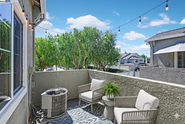 51 Bellington Cmn, Livermore CA: https://media.crmls.org/mediaz/fb39383d-e2bb-4789-832d-8bcd4e6d795d.jpg