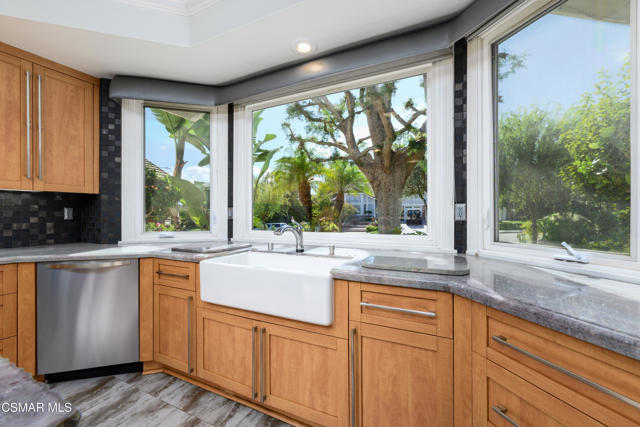 29515 Weeping Willow Drive, Agoura Hills CA: https://media.crmls.org/mediaz/fb39a0b0-875d-46b1-86ac-426f659a3cba.jpg