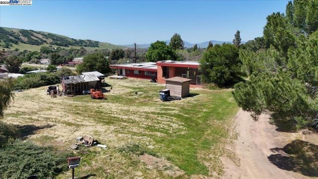 6400 Mines Rd, Livermore CA: https://media.crmls.org/mediaz/fb39d5db-9803-4301-8152-61c022741e92.jpg