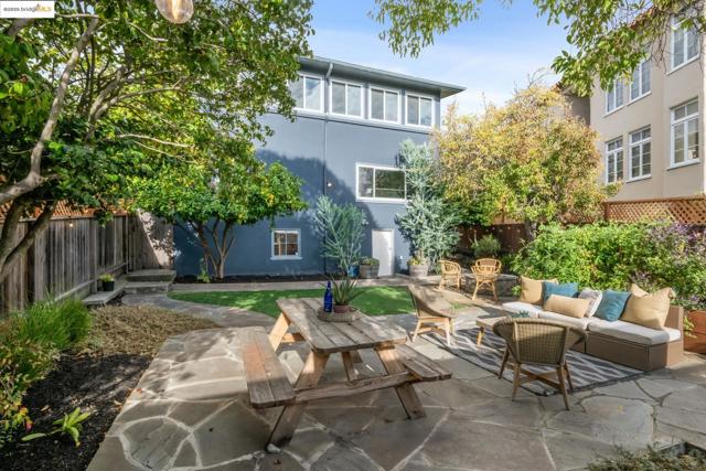 919 Mckinley Ave, Oakland CA: https://media.crmls.org/mediaz/fb3a0a89-16b6-4cf1-971d-a46c9522817d.jpg