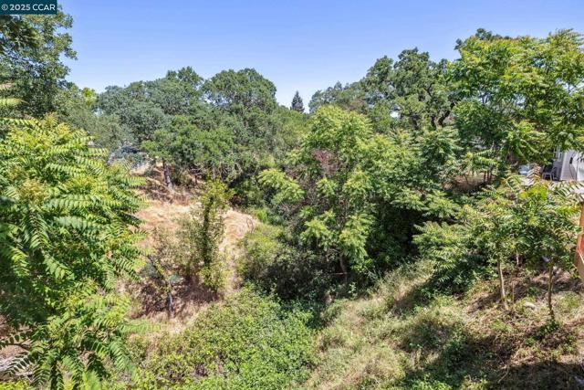 700 Golf Club Way, Pleasant Hill CA: https://media.crmls.org/mediaz/fb3a14fd-777d-4e6f-bb9e-8d39e48af75d.jpg