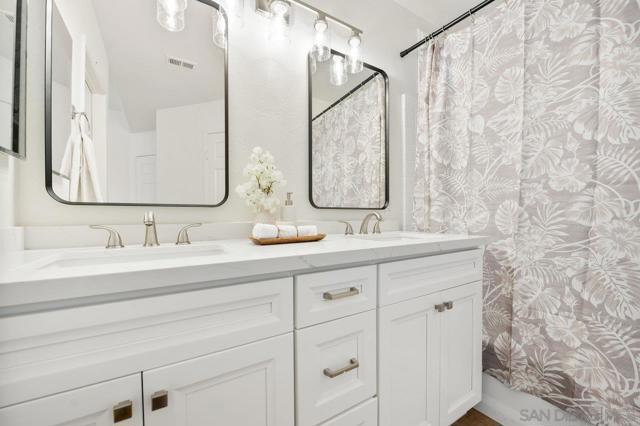 4087 Ivey Vista, Oceanside CA: https://media.crmls.org/mediaz/fb3a9fdf-daca-42f1-91ee-fd284ac96d64.jpg