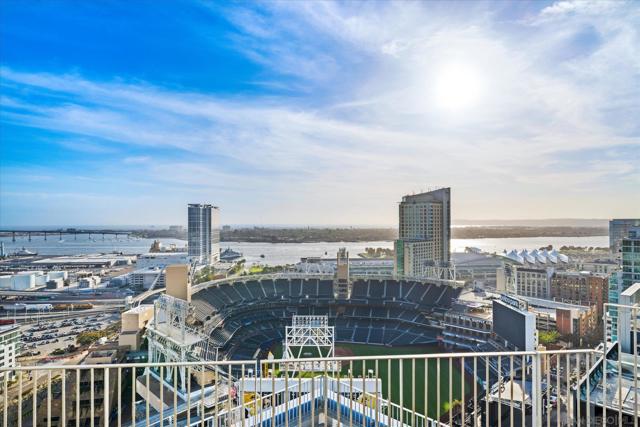 321 10Th Ave, San Diego CA: https://media.crmls.org/mediaz/fb3ac722-05df-4777-a648-6b8e35ca438e.jpg