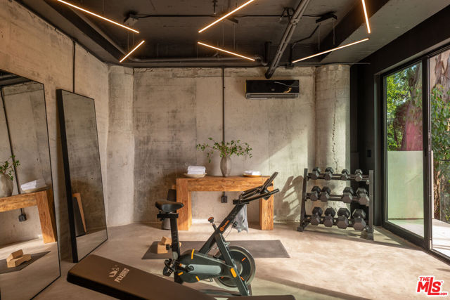 12752 Mulholland Drive, Beverly Hills CA: https://media.crmls.org/mediaz/fb3ad549-b9d9-4983-86fe-dff6a1739367.jpg