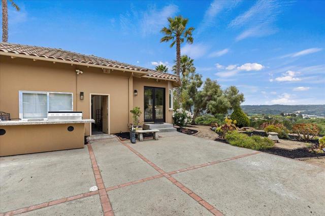 2710 Summerland Road,  CA: https://media.crmls.org/mediaz/fb3ae8eb-3a13-4db8-a7de-32582a597574.jpg