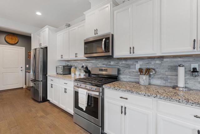 691 Toledo Drive, Hollister CA: https://media.crmls.org/mediaz/fb3b3a0c-5318-4a50-9444-194a013d1254.jpg