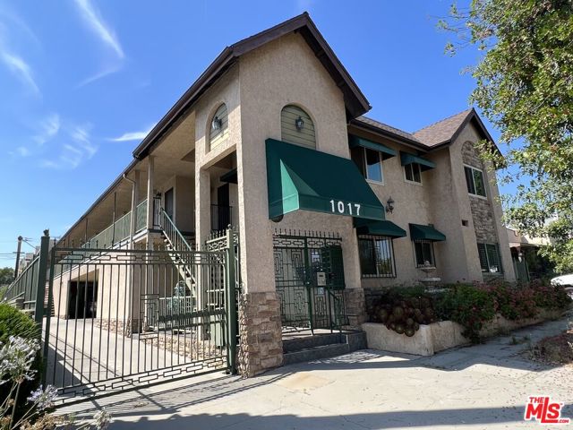 1017 Sonora Avenue, Glendale CA: https://media.crmls.org/mediaz/fb3b4ae4-c7f3-4981-9989-cbd92e2c9ceb.jpg