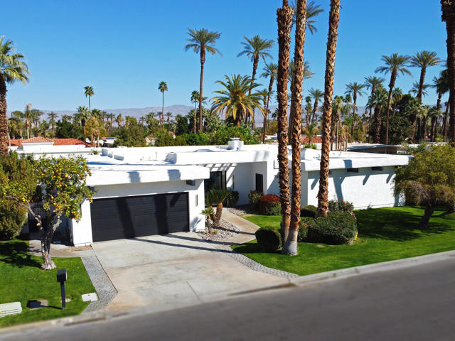 75414 Palm Shadow Drive, Indian Wells CA: https://media.crmls.org/mediaz/fb3b87e9-0953-4da9-9b34-e35516c1f515.jpg