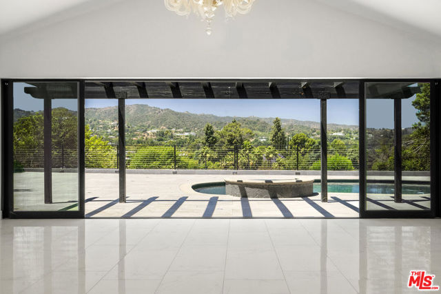 4423 Bergamo Drive, Encino CA: https://media.crmls.org/mediaz/fb3be142-c90f-42e1-a0b6-c492a26ab908.jpg