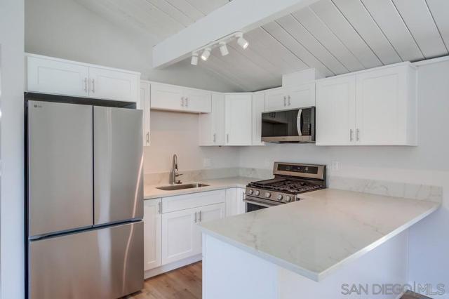 2609 2611 Montclair St, San Diego CA: https://media.crmls.org/mediaz/fb3bf934-df3d-4363-b5bf-483c934bfa15.jpg