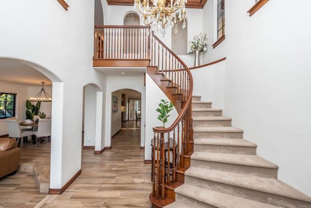 Detail Gallery Image 6 of 21 For 1210 Cypress Dr, Vista,  CA 92084 - 5 Beds | 4 Baths