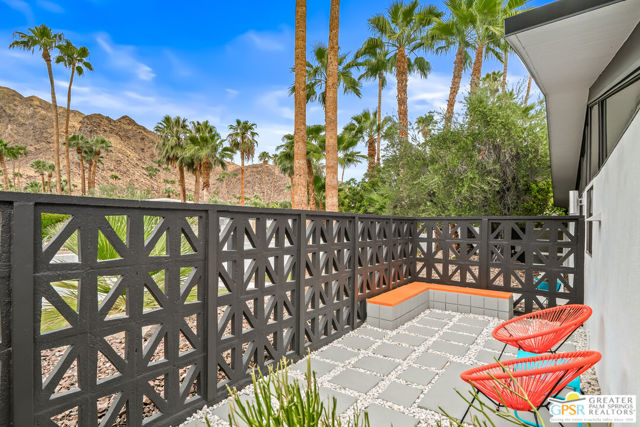 844 N Topaz Circle, Palm Springs, CA 92262