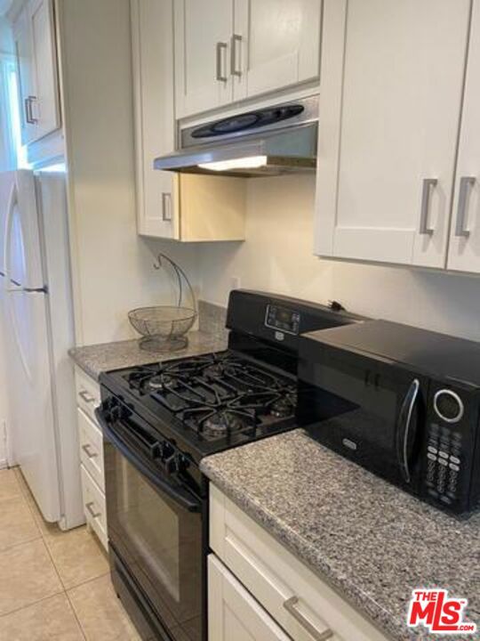 5784 Corbett Street, Los Angeles CA: https://media.crmls.org/mediaz/fb3cd970-d04a-4170-adb9-81913ee6171c.jpg