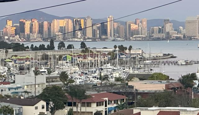 1250 Willow St, San Diego CA: https://media.crmls.org/mediaz/fb3cfac0-b459-4e71-b8b3-316f95efb603.jpg