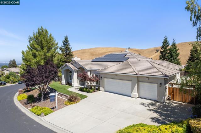 109 Forest Hill, Clayton CA: https://media.crmls.org/mediaz/fb3d8b70-314c-4acf-a3af-d452de4c973d.jpg