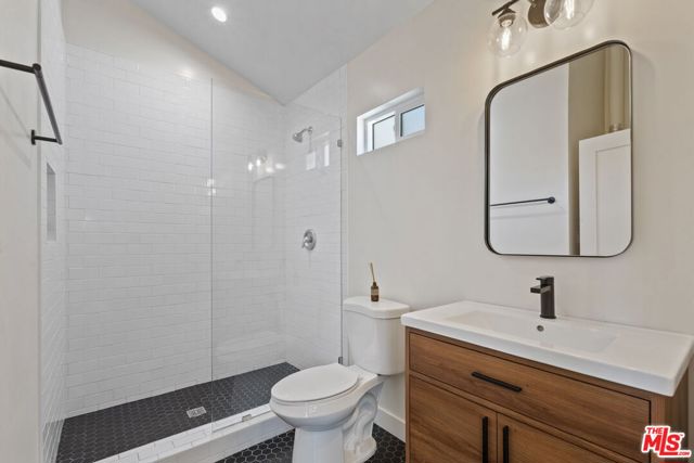 19014 Bessemer St, Tarzana CA: https://media.crmls.org/mediaz/fb3e00b8-6578-47f4-9cf1-dc7f95c564f3.jpg