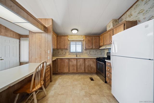 975 California St, Calimesa CA: https://media.crmls.org/mediaz/fb3eb114-cde6-499f-81fc-41221c944a9b.jpg