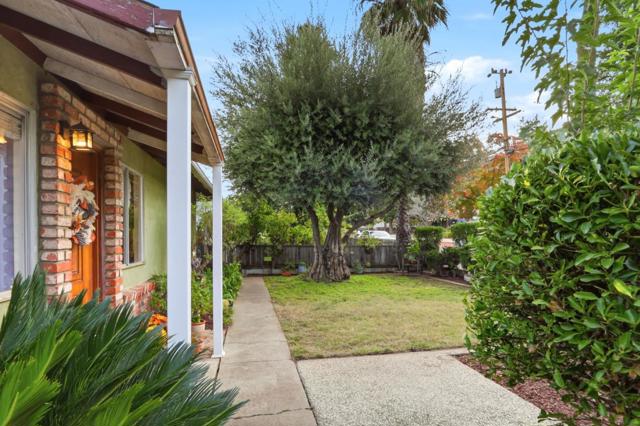 10614 Merriman Road, Cupertino CA: https://media.crmls.org/mediaz/fb3ed86d-428e-490a-a855-6a1ab6ff45dc.jpg