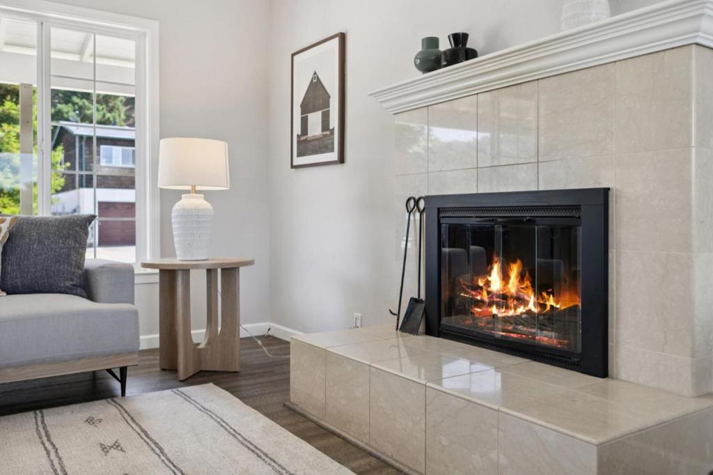 Fb3F12Dc 1C13 4295 Bd16 28299844Cb02 812 Burns Court, Pacifica, Ca 94044 &Lt;Span Style='BackgroundColor:transparent;Padding:0Px;'&Gt; &Lt;Small&Gt; &Lt;I&Gt; &Lt;/I&Gt; &Lt;/Small&Gt;&Lt;/Span&Gt;