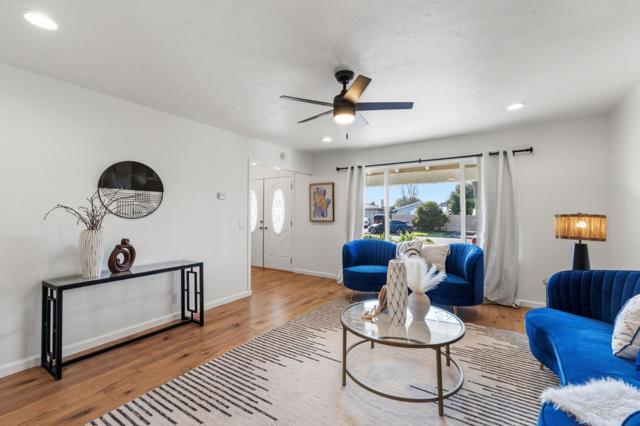 37640 Hyacinth St, Newark CA: https://media.crmls.org/mediaz/fb3f24e2-aa5e-4f54-88f1-b3d511ba1997.jpg