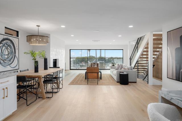 2623 Ocean Front Walk, San Diego CA: https://media.crmls.org/mediaz/fb3f7ce3-20ad-417b-9a75-ca9102027c71.jpg