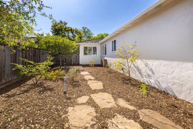 510 Valencia Drive, Los Altos CA: https://media.crmls.org/mediaz/fb3fcc2f-11e0-4d69-a305-2cda11a28fcf.jpg
