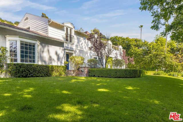 3734 Longridge Avenue, Sherman Oaks CA: https://media.crmls.org/mediaz/fb40304a-ee2c-4f04-85d2-b4eb6a9dc9d7.jpg