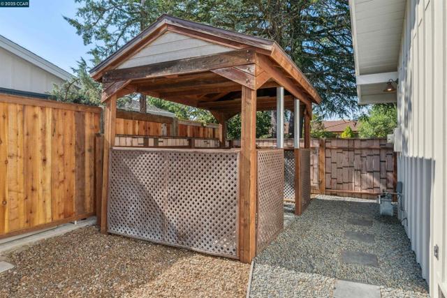 3803 Quail Ridge Road, Lafayette CA: https://media.crmls.org/mediaz/fb404f96-1df2-4b1e-b4ff-d211baa25652.jpg
