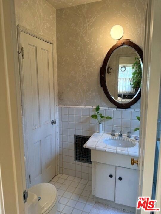 168 N Wetherly Drive, Beverly Hills CA: https://media.crmls.org/mediaz/fb40ba57-a9ea-454e-a65f-fdf044a04168.jpg