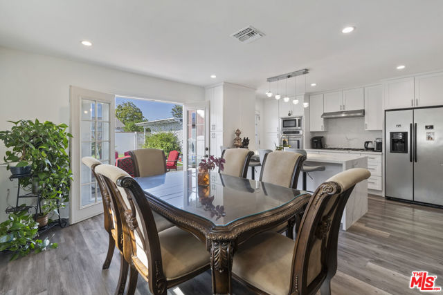 22509 Saticoy Street photo 7