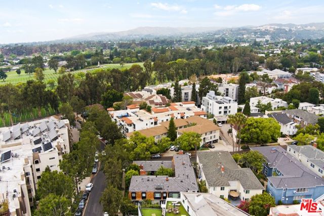 11051 Strathmore Drive, Los Angeles CA: https://media.crmls.org/mediaz/fb41fa83-8359-4770-972e-c9ff24a63681.jpg