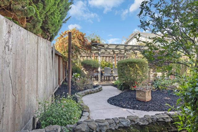 2304 Mattison Lane, Santa Cruz CA: https://media.crmls.org/mediaz/fb439e7c-4fdf-428d-8692-3fdce68dcbc0.jpg