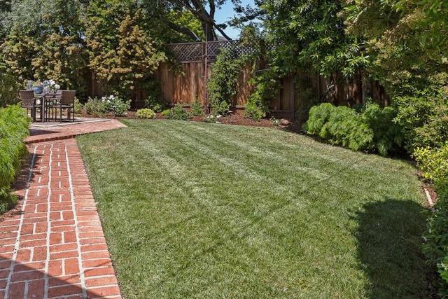 1435 Highland View Court, Los Altos CA: https://media.crmls.org/mediaz/fb43a604-fdbb-401f-886f-8736597527ae.jpg