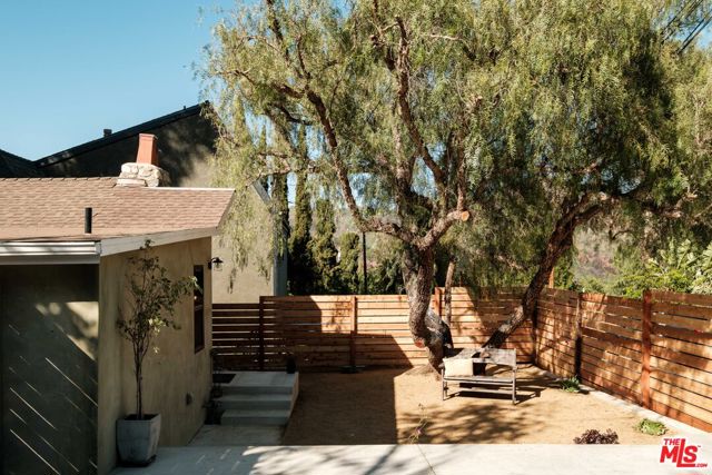19777 Grand View Drive, Topanga CA: https://media.crmls.org/mediaz/fb442c20-1431-402b-ad9e-056a896b9b70.jpg