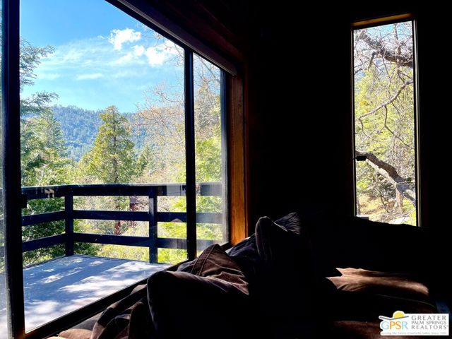 25150 Cougar Road, Idyllwild CA: https://media.crmls.org/mediaz/fb4449fd-ce6c-44e4-8823-d8c06d83d172.jpg