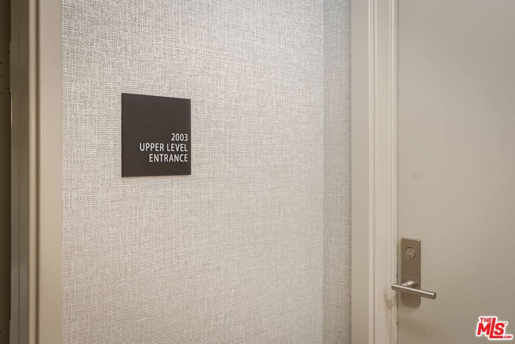 https://media.crmls.org/mediaz/fb44592b-9480-4fd3-9a4c-e3c1175ddeda.jpg?preset=X-Large