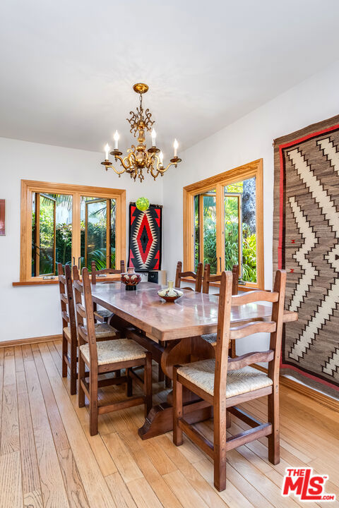 454 E Rustic Road, Santa Monica CA: https://media.crmls.org/mediaz/fb447681-7168-410b-890d-6abd233f281c.jpg