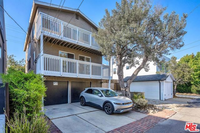466 S Venice Boulevard, Venice CA: https://media.crmls.org/mediaz/fb45414d-3583-4e1d-88f7-901f005ea1c8.jpg