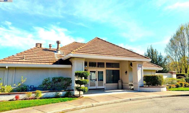 326 Fontaine Dr, Danville CA: https://media.crmls.org/mediaz/fb456424-16c2-4257-9a27-68d460235ab9.jpg