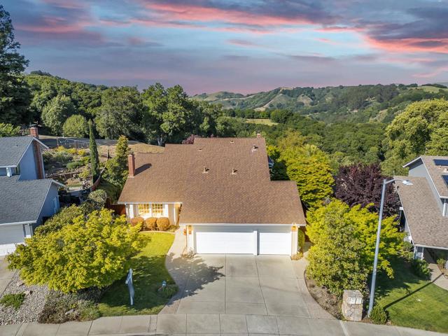 6022 Slopeview Court, Castro Valley CA: https://media.crmls.org/mediaz/fb456560-9409-4d96-ba23-ec89c49a75b7.jpg