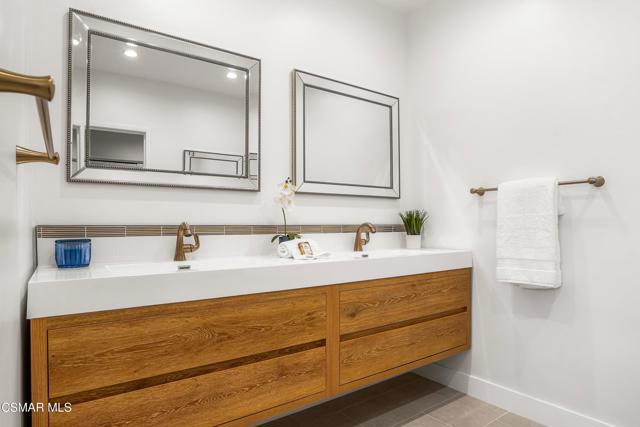 863 Falmouth Street, Thousand Oaks CA: https://media.crmls.org/mediaz/fb457a22-a775-4277-8f2b-b63cb9f1d0f2.jpg
