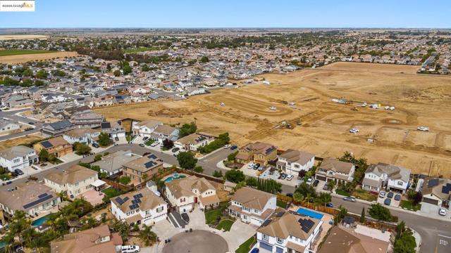 150 Ridge Crest Ct, Oakley CA: https://media.crmls.org/mediaz/fb4580fc-c3ed-48a5-9160-bbb7b8d1fd1e.jpg