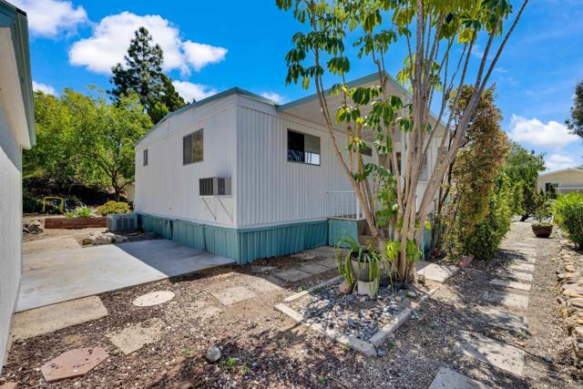 1120 Pepper Dr, El Cajon CA: https://media.crmls.org/mediaz/fb45b56b-e11c-48d9-965d-f9ebf5727cce.jpg