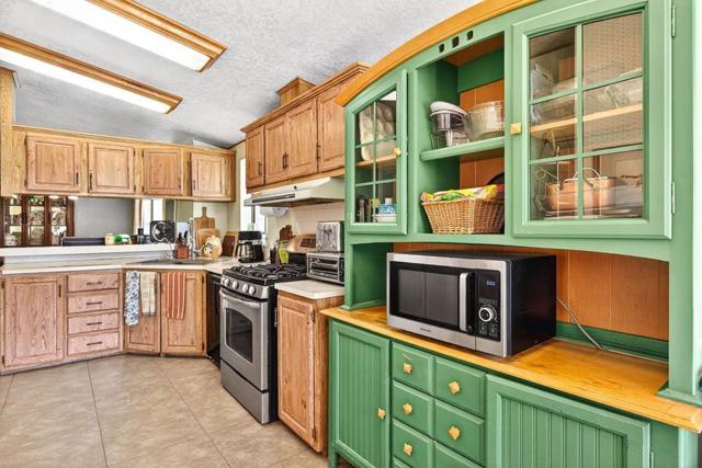 Image 28 of 49 For 20555 Mountain View Road